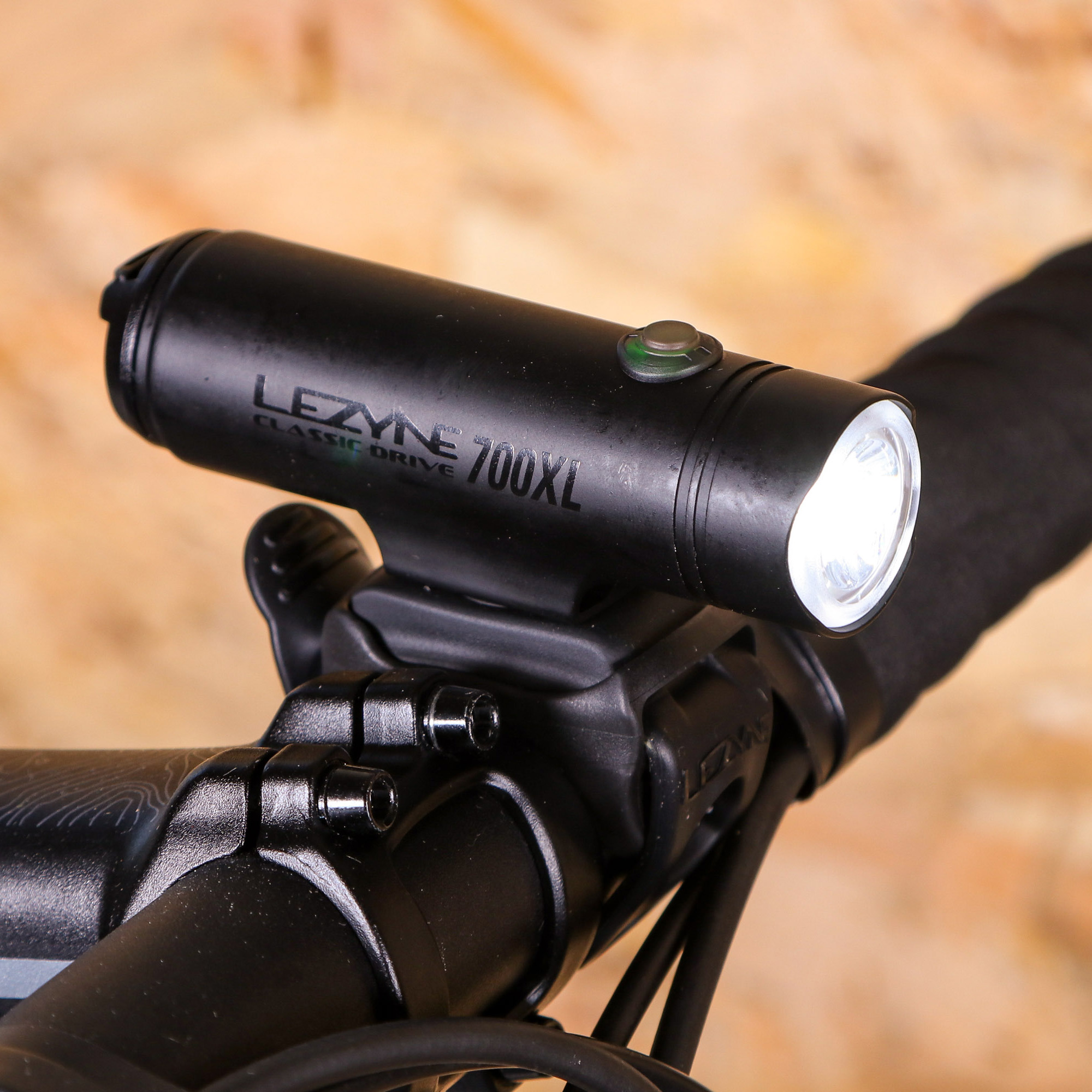 2021年新作入荷 LEZYNE レザイン 自転車 ライト CLASSIC DRIVE 700XL 防水LEDライト 700ルーメン 2年 