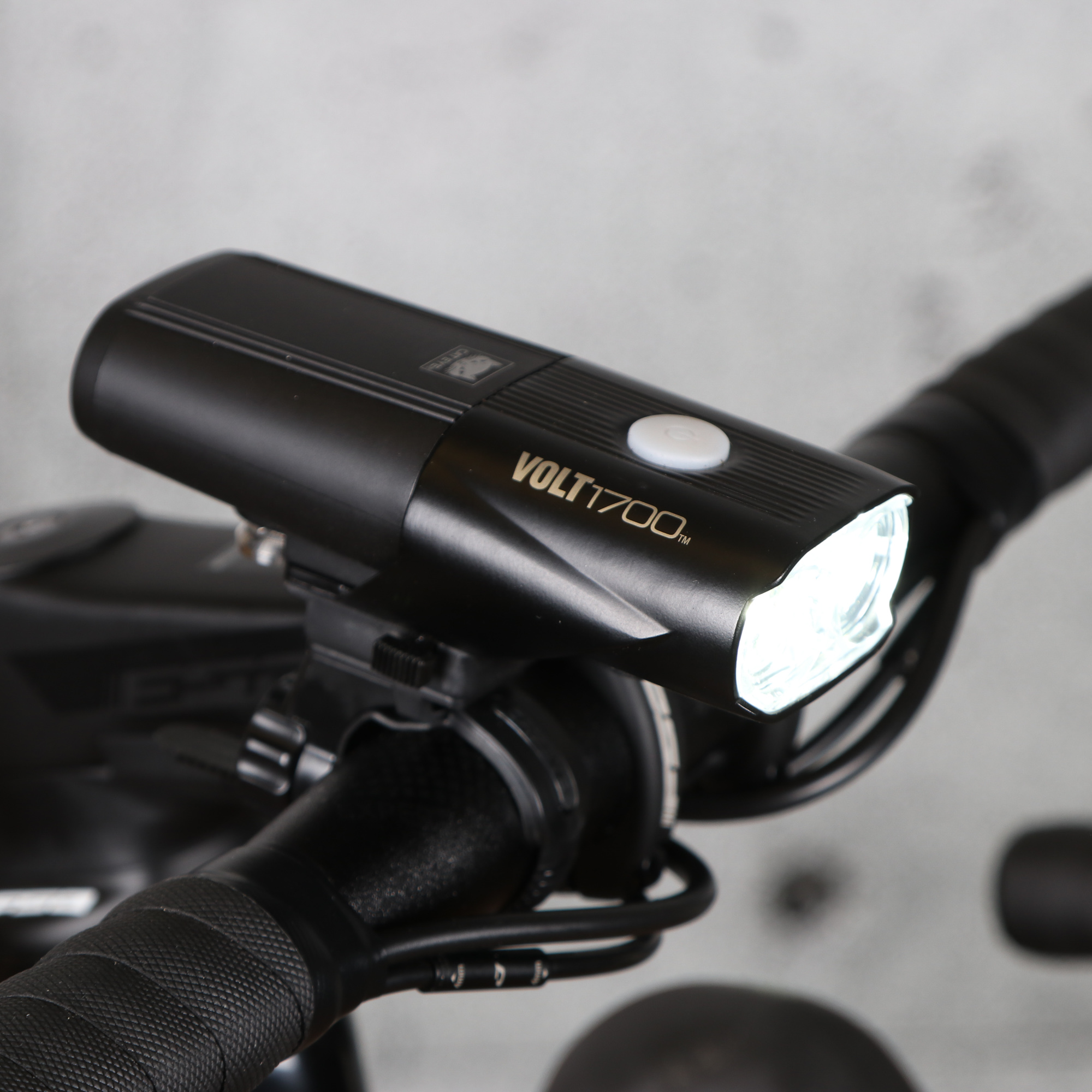 Review: Cateye Volt 1700 USB Rechargeable Front Light | road.cc