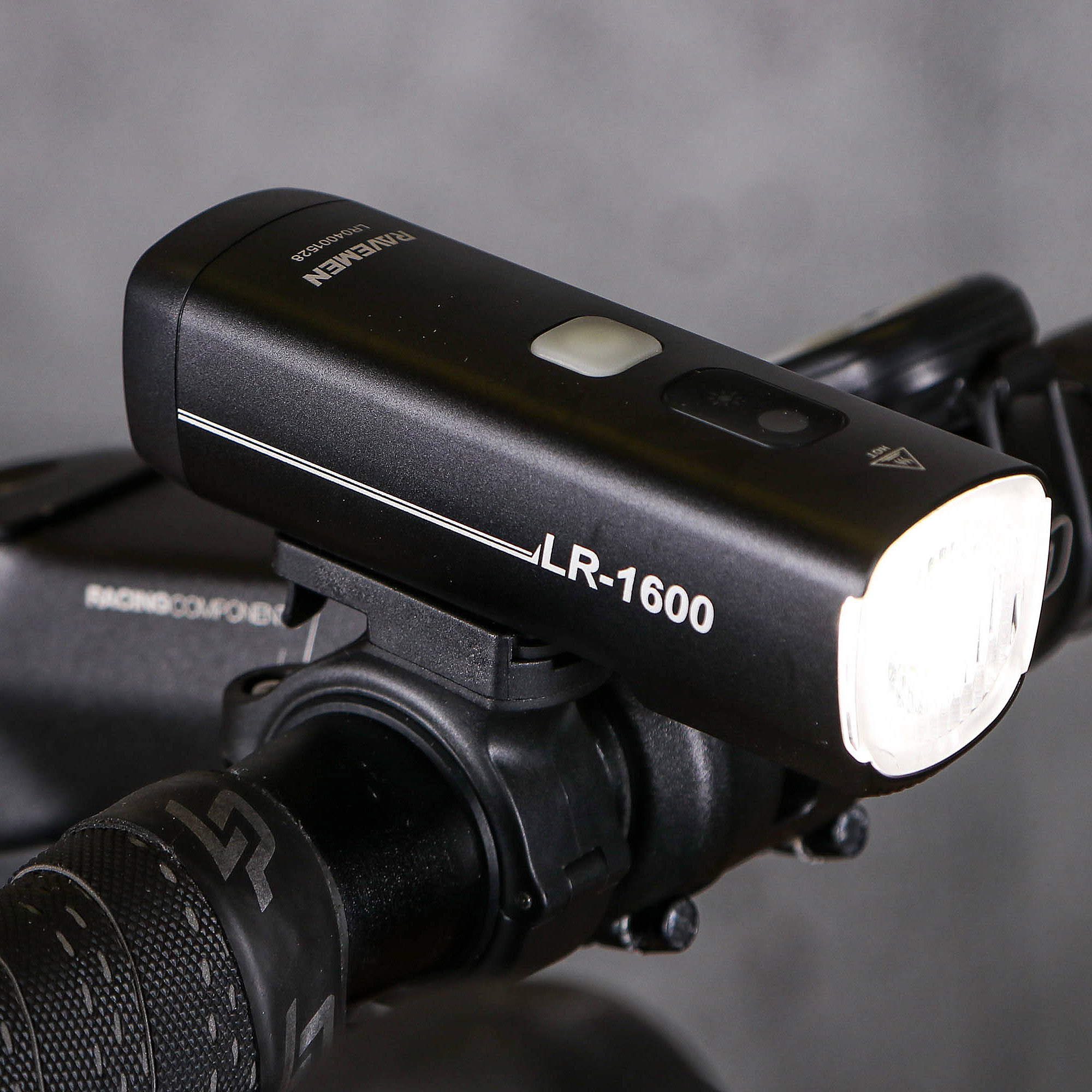 Test du Buster 1600 : l'éclairage avant puissant de chez Sigma Test du Buster 1600 : l'éclairage avant puissant de chez Sigma